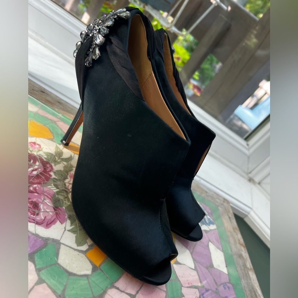 Badgley Mischka Black with Stones Size 9 Open Toed Black Boot Heels